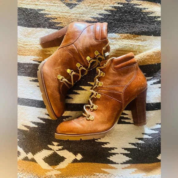 Michael Kors size 9 Leather Lace-Up Heeled Boots 👢 - Picture 9 of 9